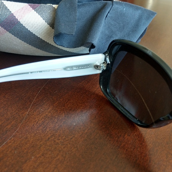 Black Burberry square frame glasses - Picture 8 of 8